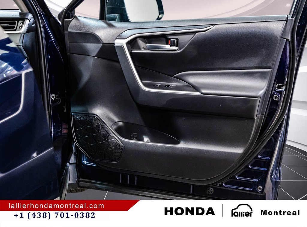 2024 Toyota RAV4 Hybrid XLE in Montréal, Quebec - 17 - w1024h768px