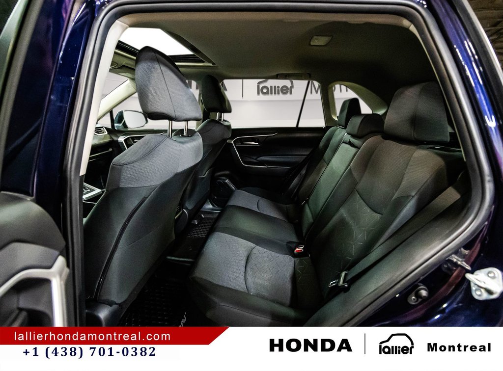 2024 Toyota RAV4 Hybrid XLE in Montréal, Quebec - 13 - w1024h768px