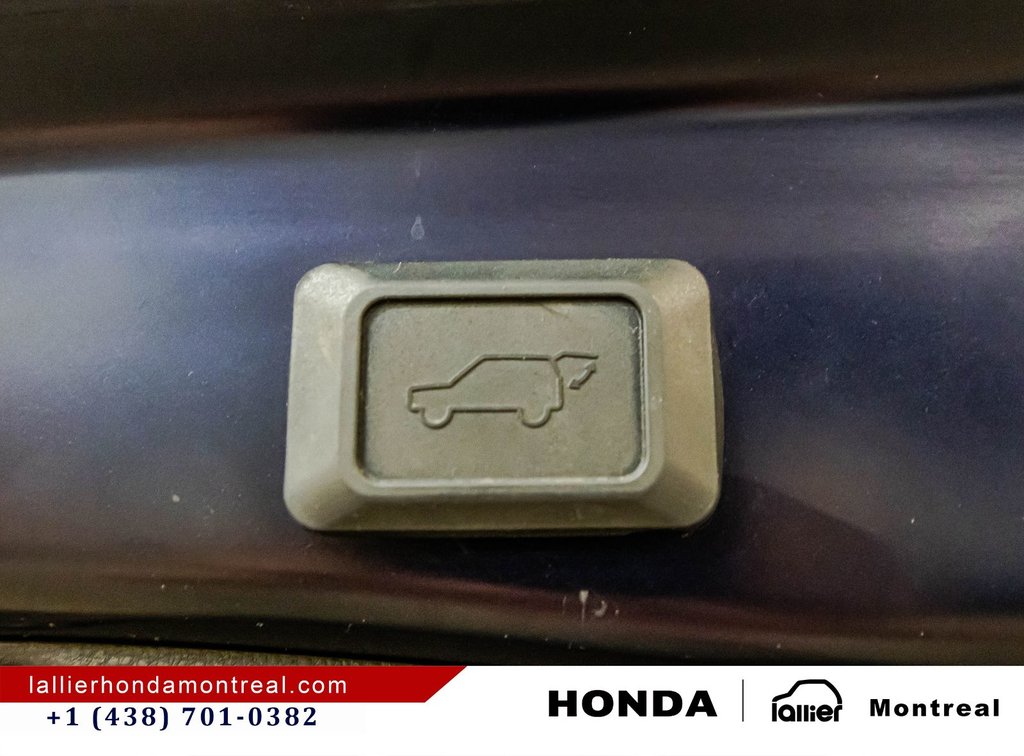 2024 Toyota RAV4 Hybrid XLE in Montréal, Quebec - 15 - w1024h768px