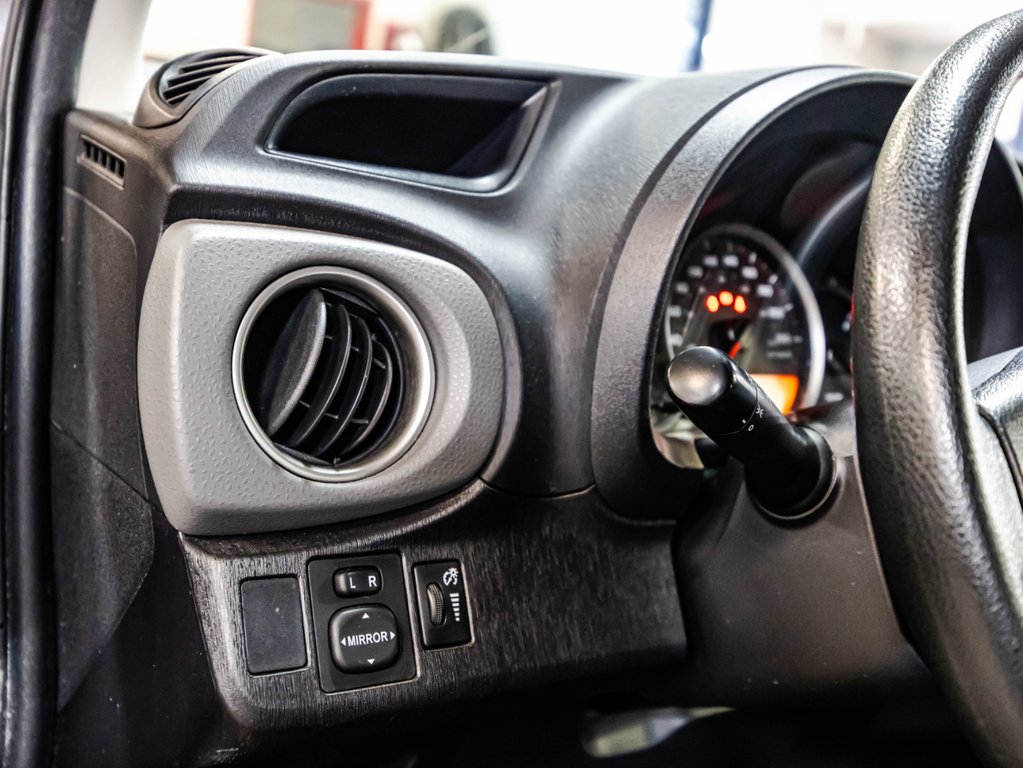 Toyota Yaris LE 2014 à Montréal, Québec - 20 - w1024h768px