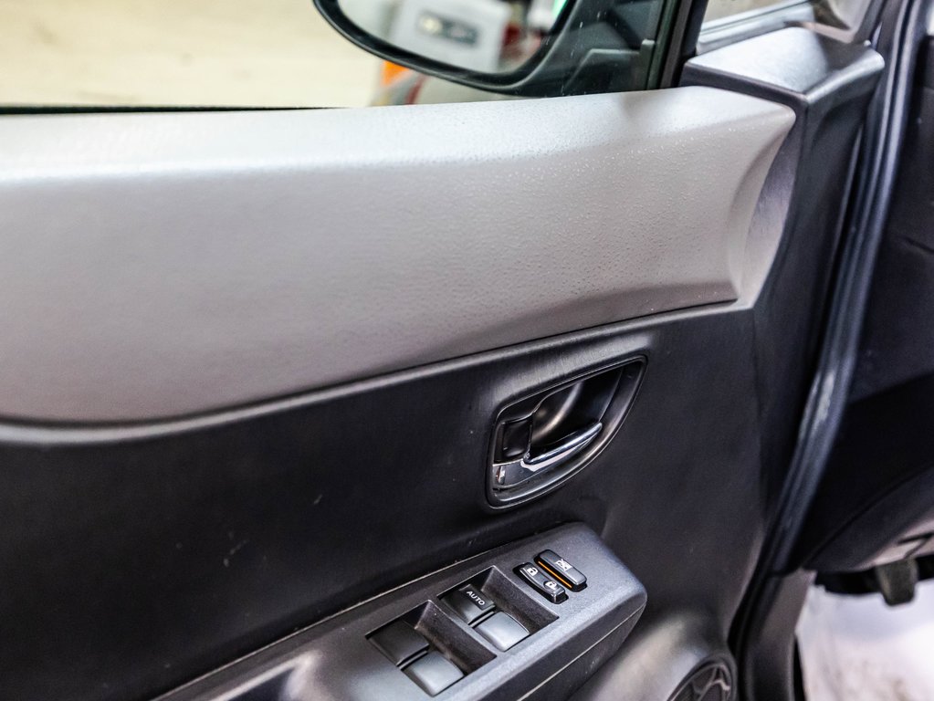 Toyota Yaris LE 2014 à Montréal, Québec - 11 - w1024h768px
