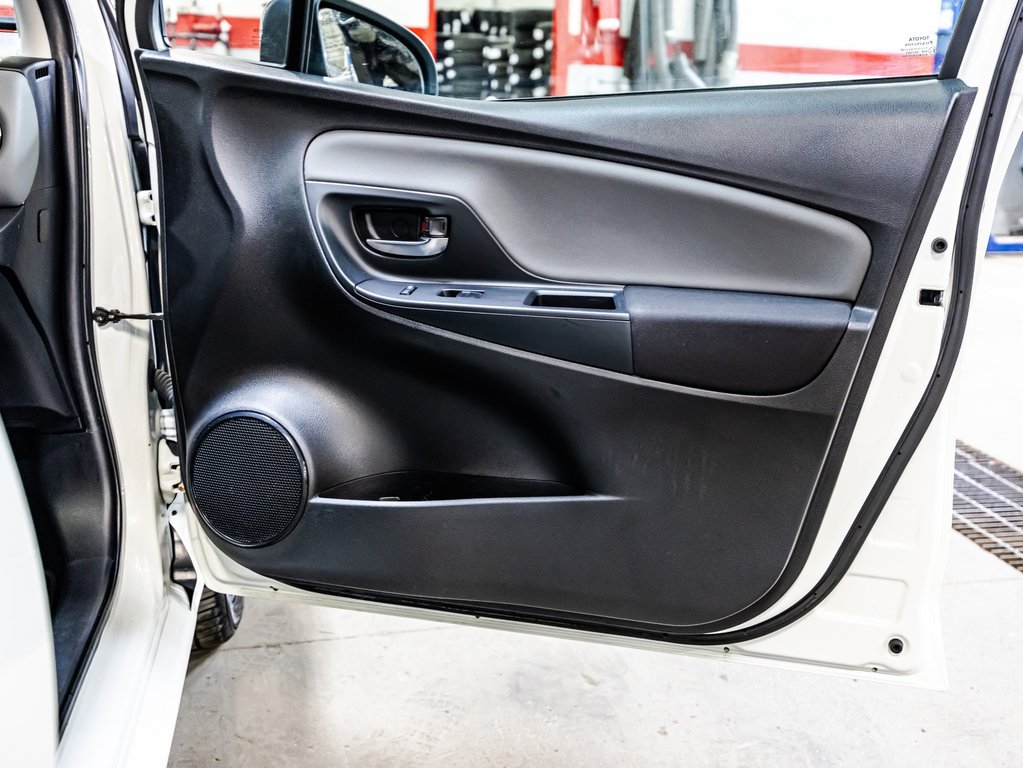 2016 Toyota Yaris SE in Montréal, Quebec - 16 - w1024h768px