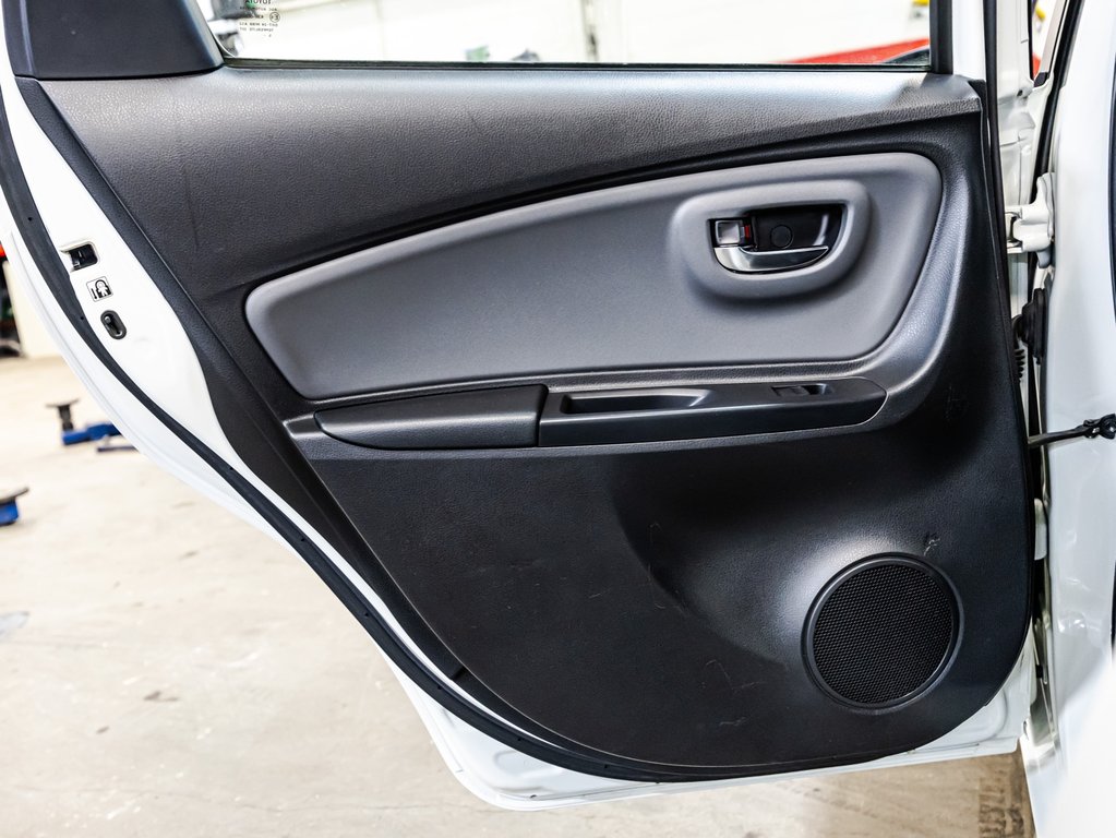 2016 Toyota Yaris SE in Montréal, Quebec - 12 - w1024h768px