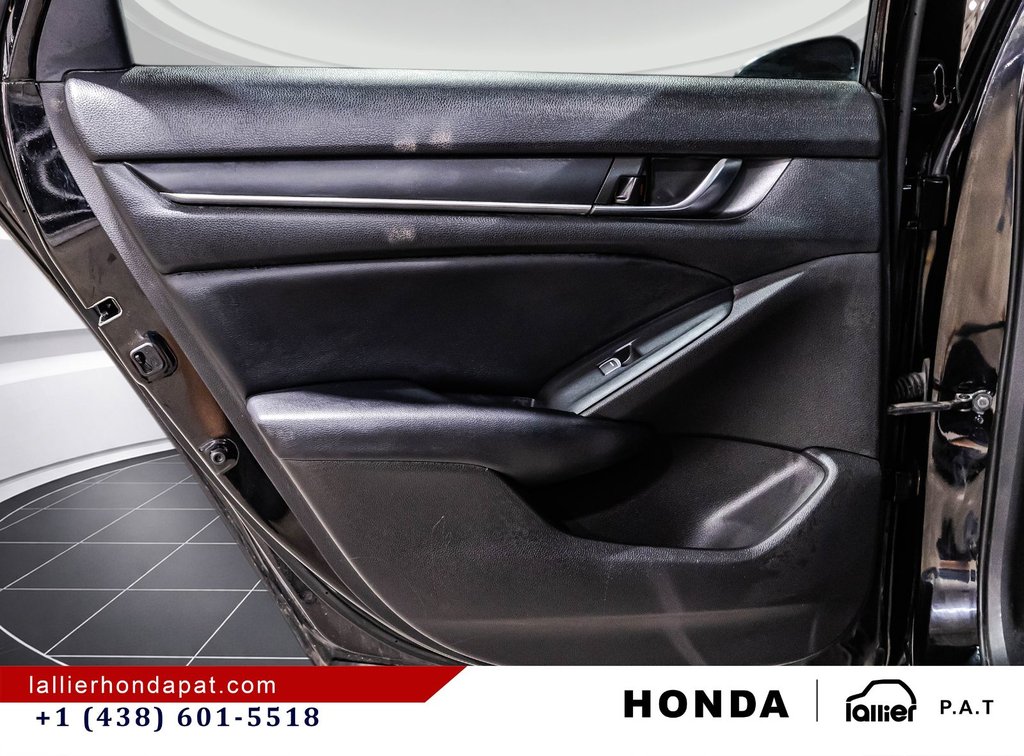 2018 Honda Accord Sedan LX in Montréal, Quebec - 12 - w1024h768px