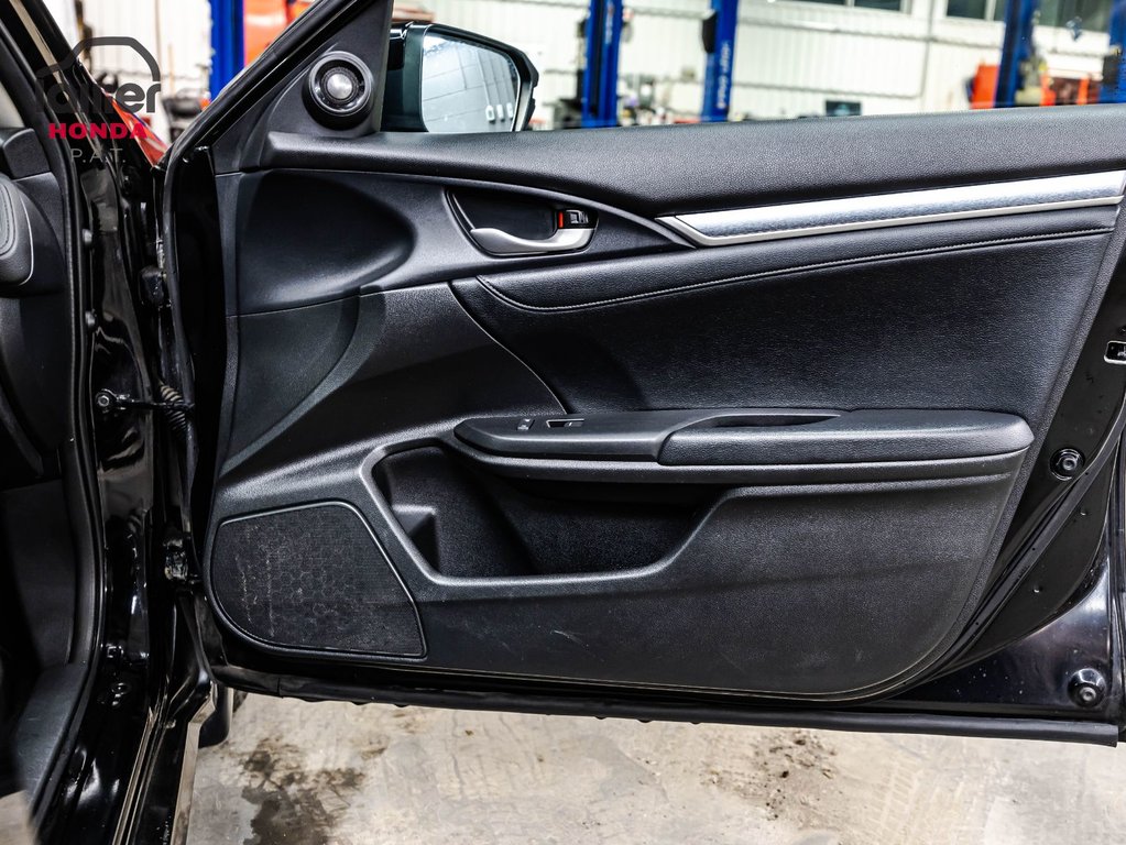 2018 Honda Civic Sedan Touring in Montreal, Quebec - 17 - w1024h768px