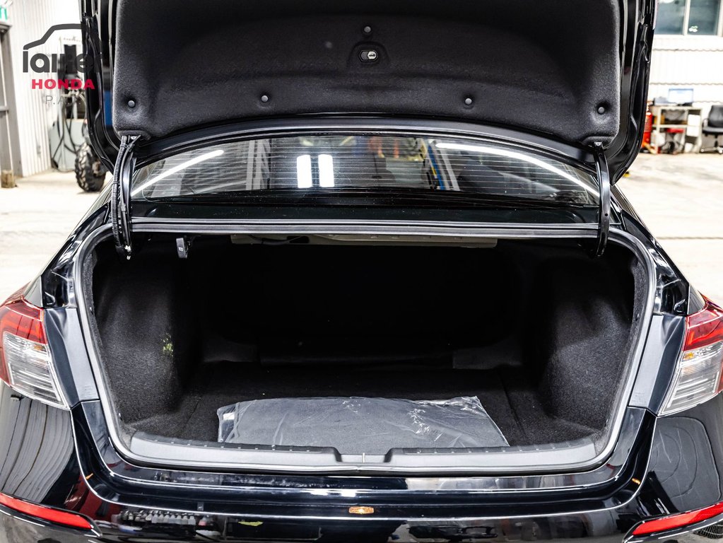 Honda Civic Sedan LX 2025 à , Québec - 15 - w1024h768px