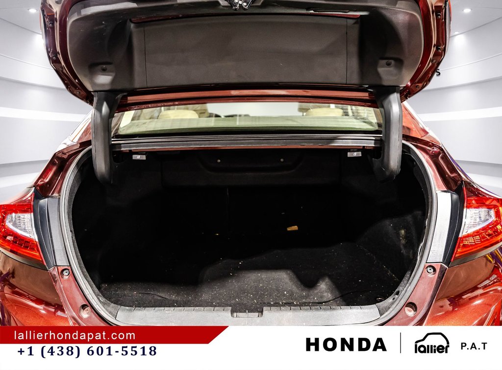 2018 Honda Clarity Plug-In Hybrid Touring in Montréal, Quebec - 16 - w1024h768px