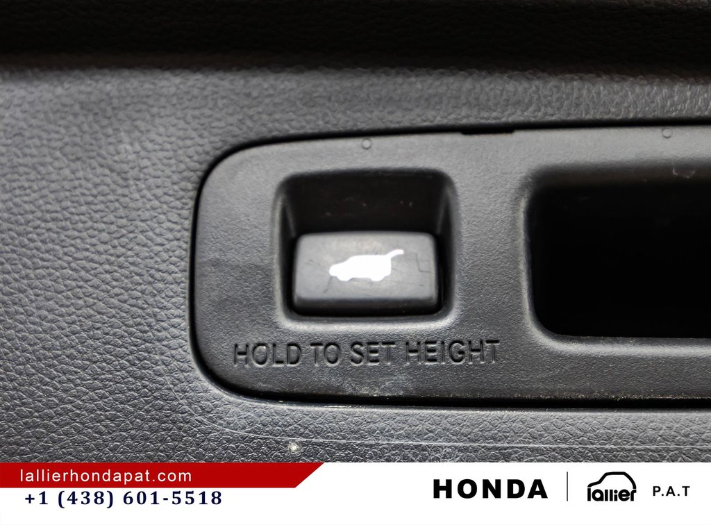 Honda CR-V Hybrid Touring 2023 à Montréal, Québec - 16 - w1024h768px
