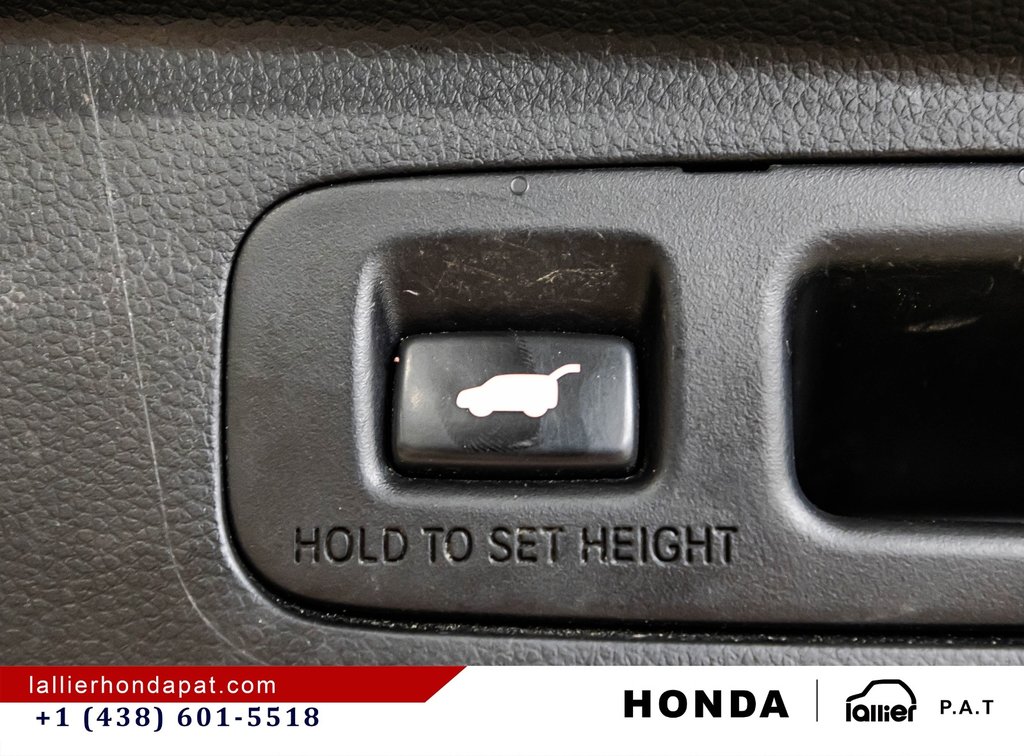 2023 Honda CR-V Hybrid Touring in Montreal, Quebec - 16 - w1024h768px