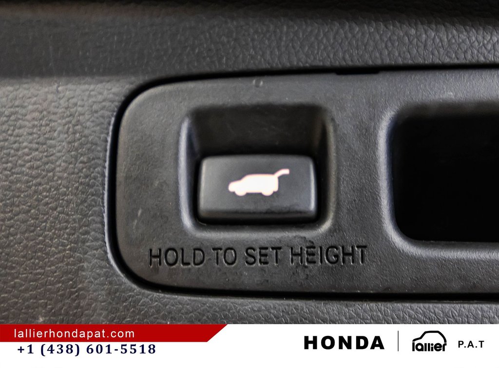 Honda CR-V Hybrid Touring 2024 à Montréal, Québec - 16 - w1024h768px