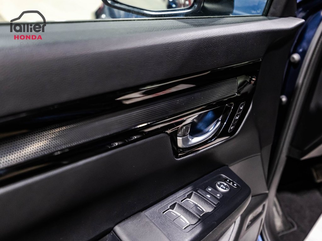 2025 Honda CR-V Hybrid Touring in Montréal, Quebec - 11 - w1024h768px