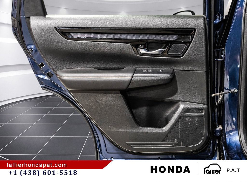 2025 Honda CR-V Hybrid Touring in Montréal, Quebec - 13 - w1024h768px
