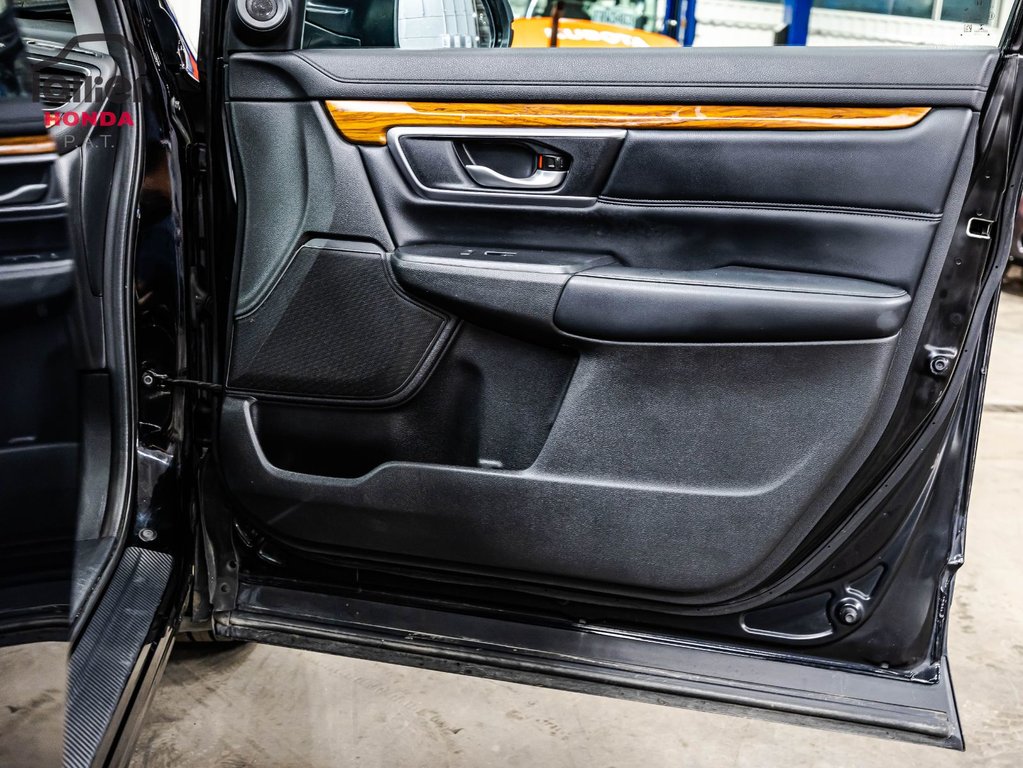 2017 Honda CR-V Touring in Montreal, Quebec - 17 - w1024h768px