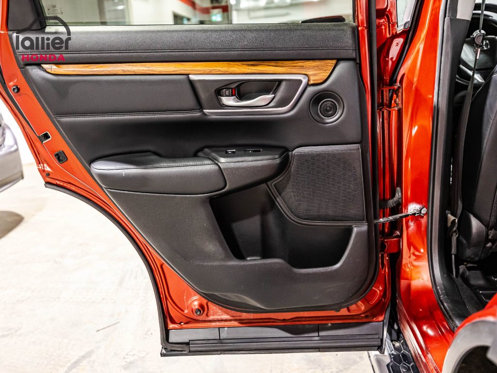 Honda CR-V Touring 2017 à Montréal, Québec - 13 - w1024h768px