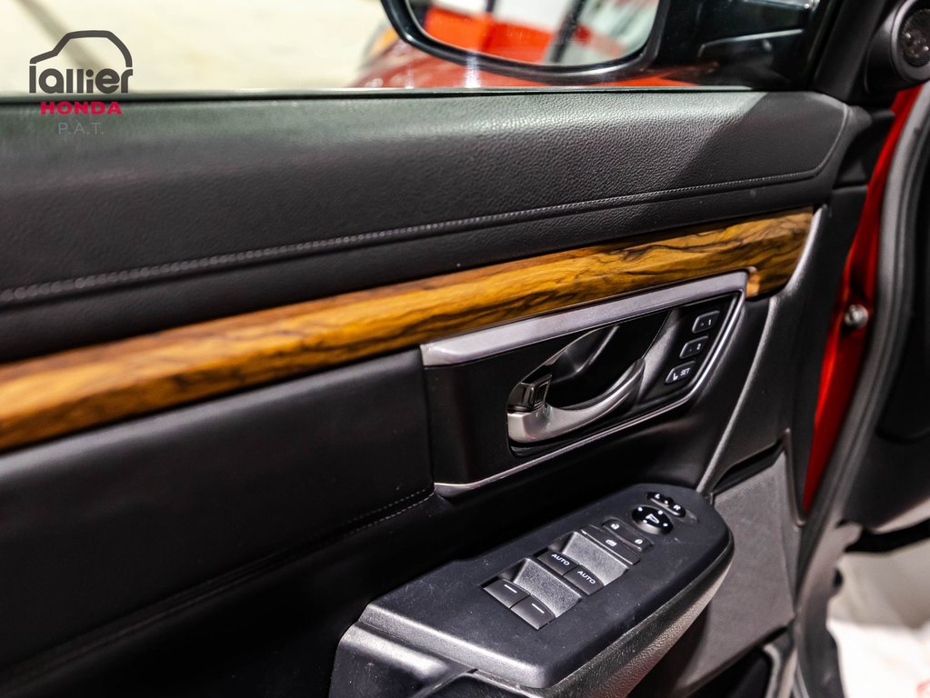 Honda CR-V Touring 2017 à Montréal, Québec - 11 - w1024h768px