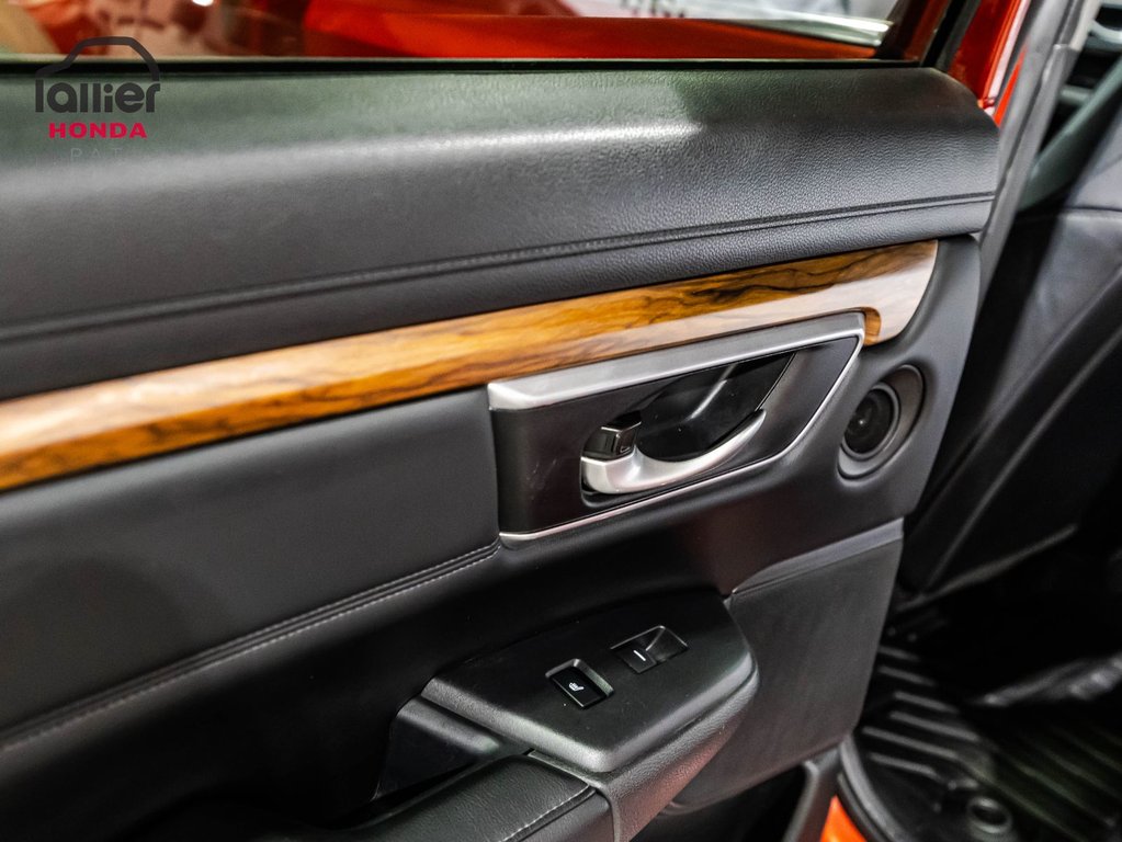 Honda CR-V Touring 2017 à Montréal, Québec - 12 - w1024h768px