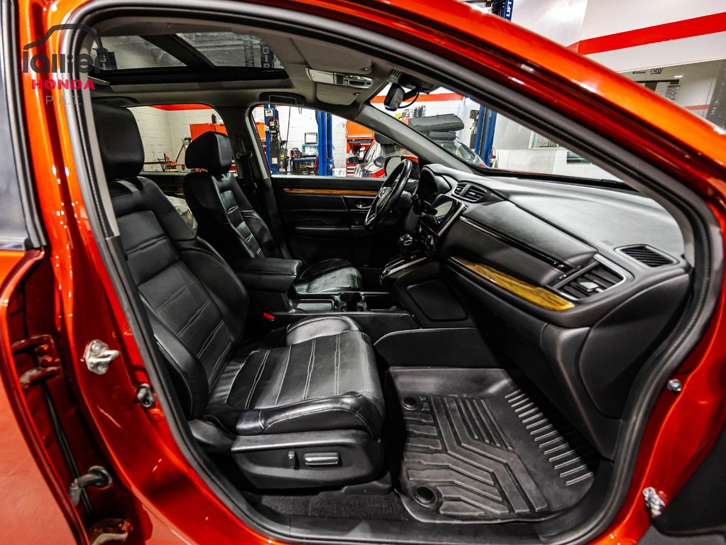 Honda CR-V Touring 2017 à Montréal, Québec - 16 - w1024h768px
