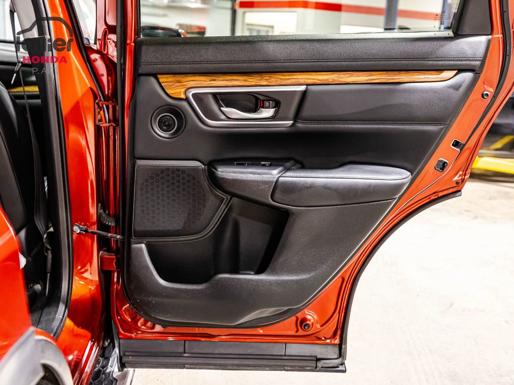 Honda CR-V Touring 2017 à Montréal, Québec - 14 - w1024h768px