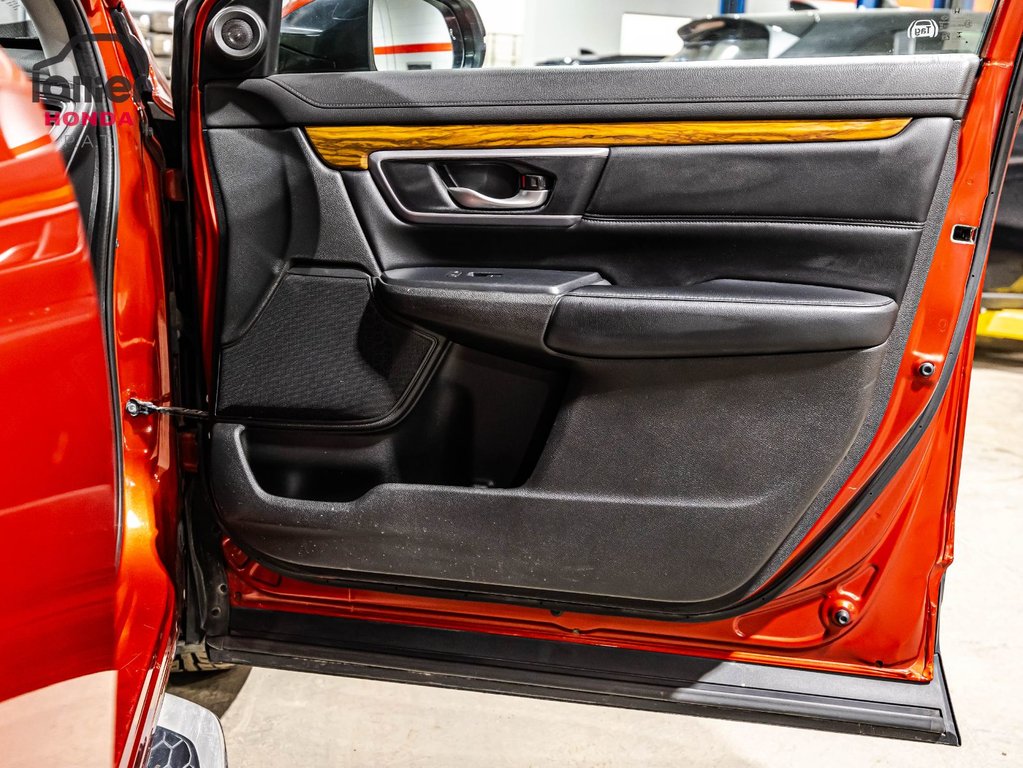 Honda CR-V Touring 2017 à Montréal, Québec - 15 - w1024h768px