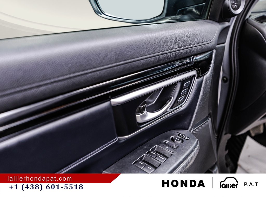 2018 Honda CR-V Touring in Montreal, Quebec - 11 - w1024h768px