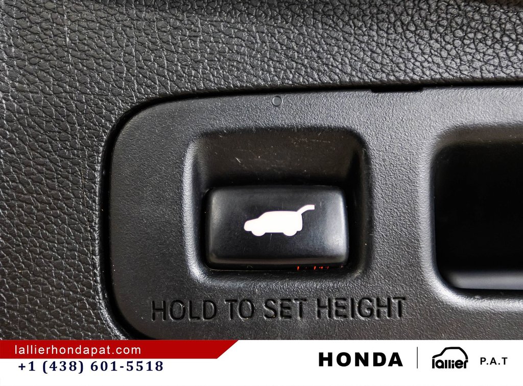 2018 Honda CR-V Touring in Montreal, Quebec - 16 - w1024h768px