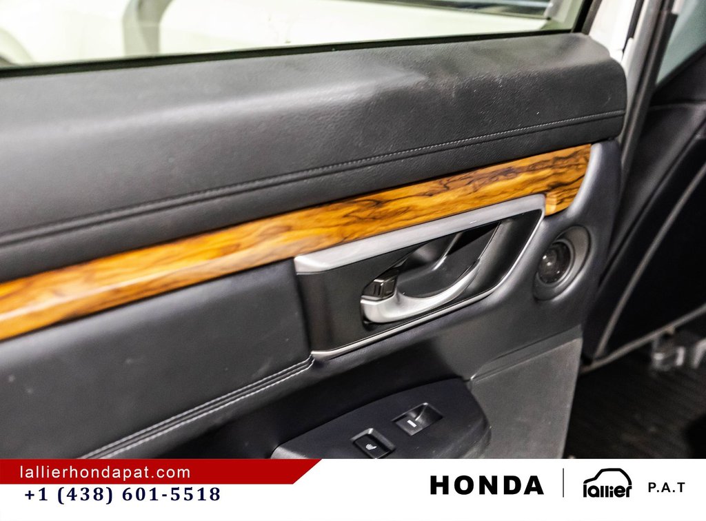 2018 Honda CR-V Touring in Montreal, Quebec - 12 - w1024h768px