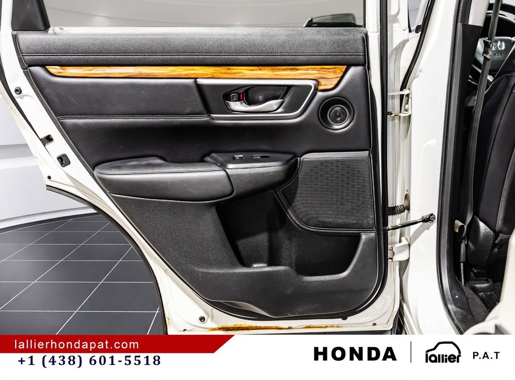2018 Honda CR-V Touring in Montreal, Quebec - 13 - w1024h768px