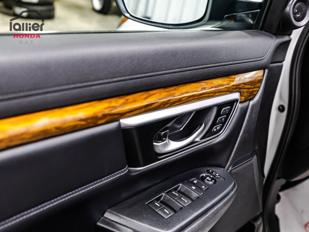 Honda CR-V Touring 2019 à Montréal, Québec - 11 - w1024h768px