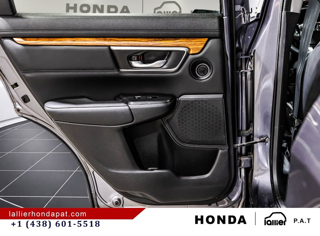 2019 Honda CR-V Touring in Montreal, Quebec - 13 - w1024h768px