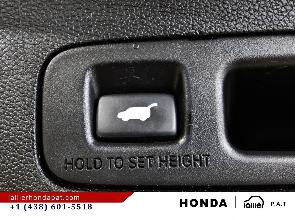 2019 Honda CR-V Touring in Montreal, Quebec - 16 - w1024h768px