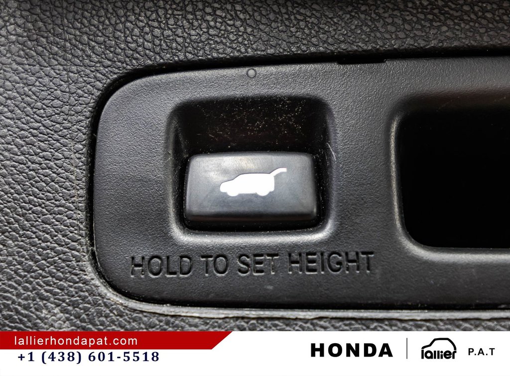 2020 Honda CR-V Touring in Montreal, Quebec - 16 - w1024h768px