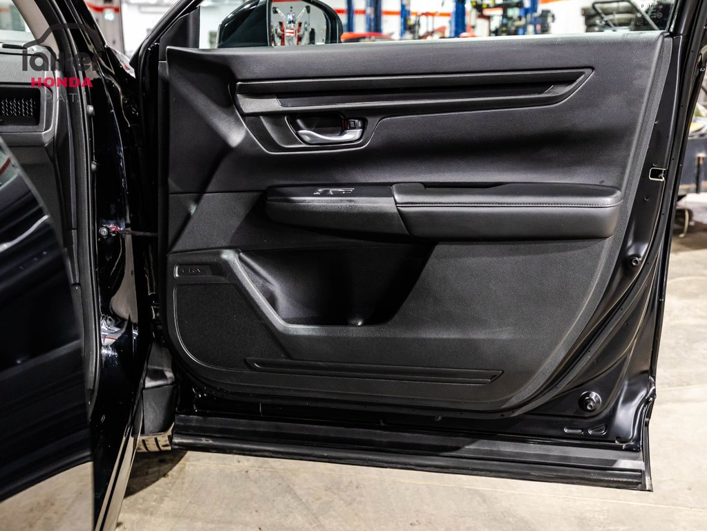 Honda CR-V LX 2023 à Montréal, Québec - 16 - w1024h768px