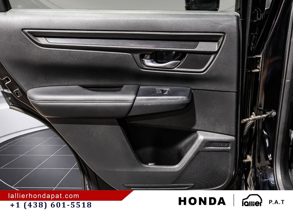 Honda CR-V LX 2023 à Montréal, Québec - 12 - w1024h768px