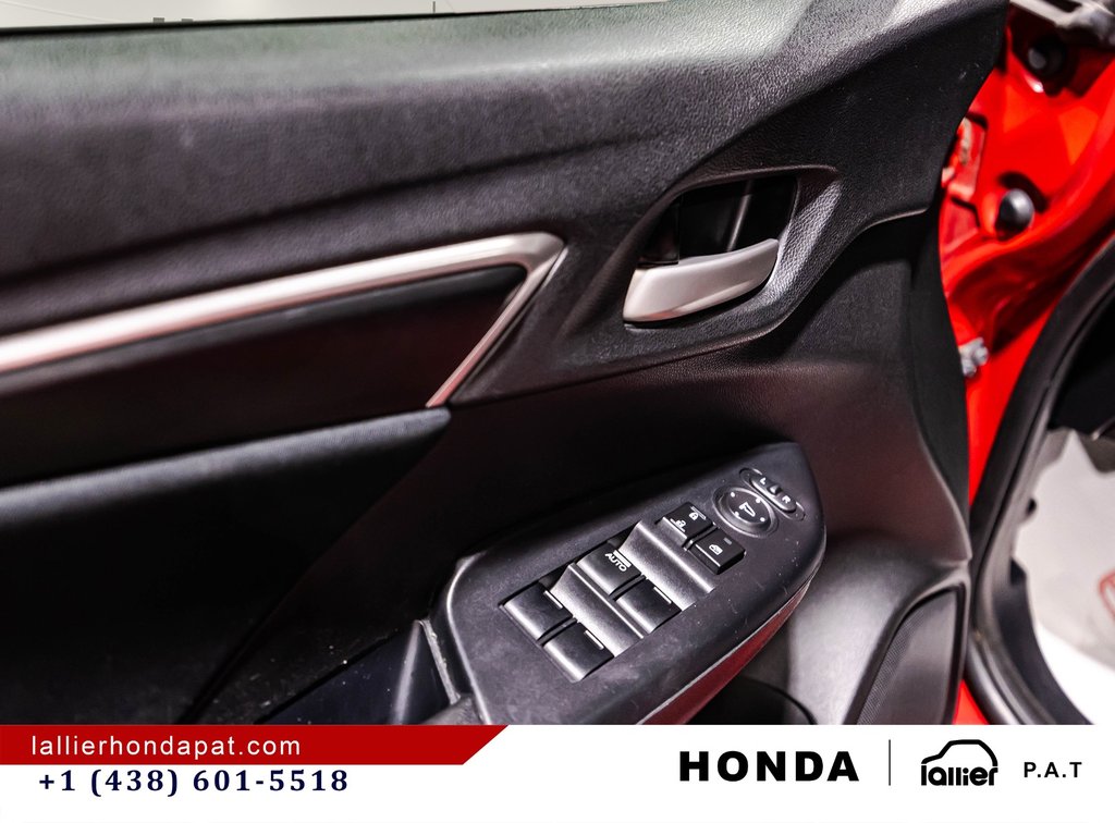 2015 Honda Fit LX in Montreal, Quebec - 11 - w1024h768px