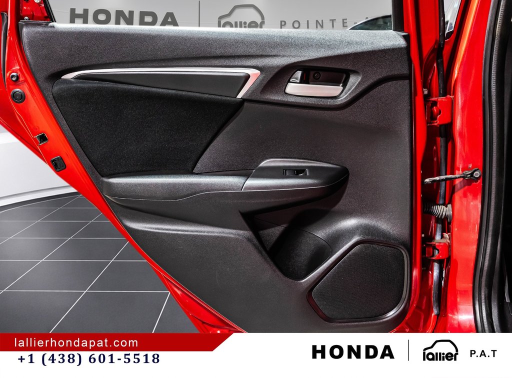 2015 Honda Fit LX in Montreal, Quebec - 12 - w1024h768px
