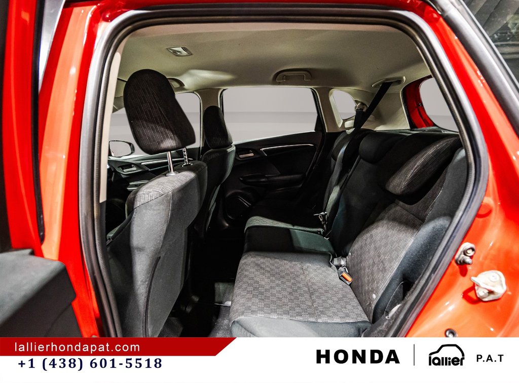 2015 Honda Fit LX in Montreal, Quebec - 13 - w1024h768px