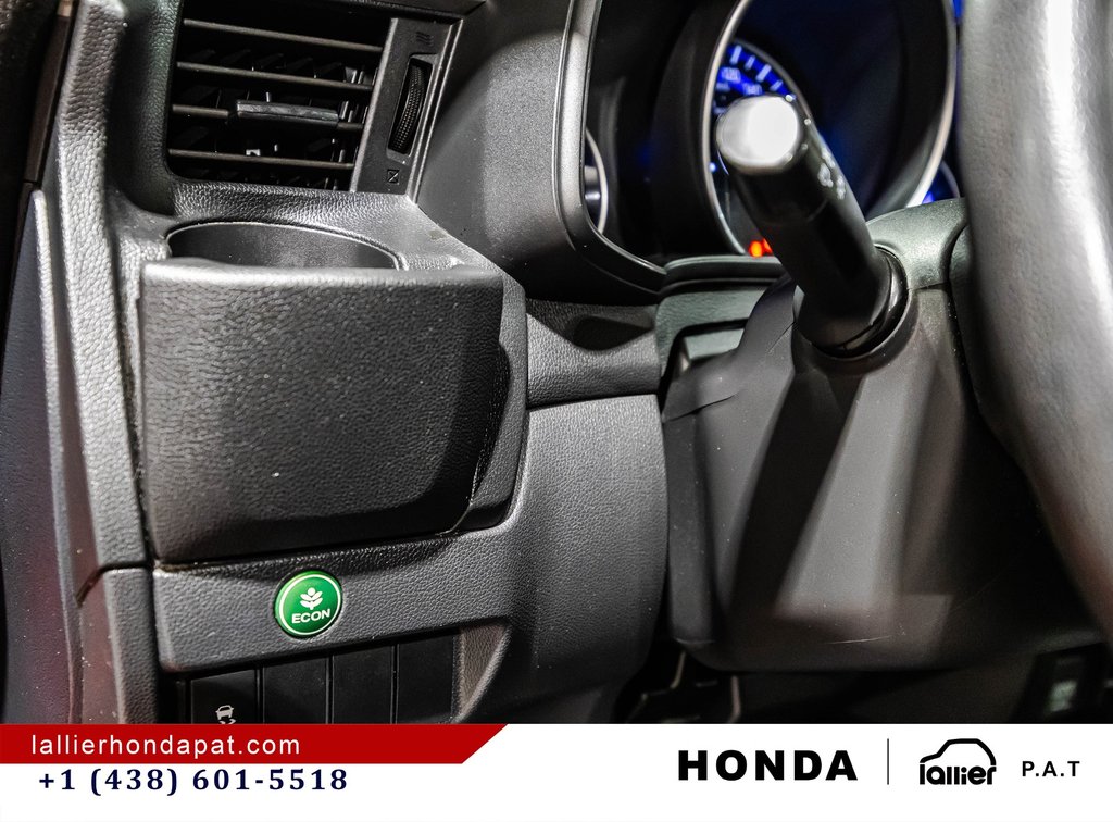 2015 Honda Fit LX in Montreal, Quebec - 20 - w1024h768px