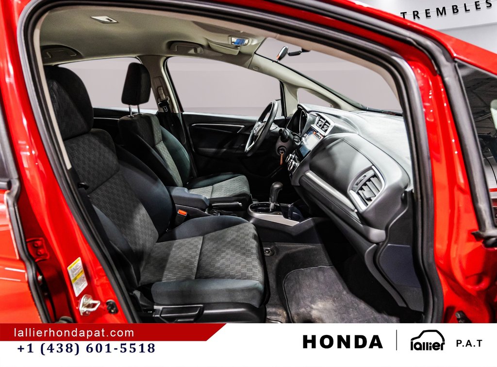 2015 Honda Fit LX in Montreal, Quebec - 17 - w1024h768px