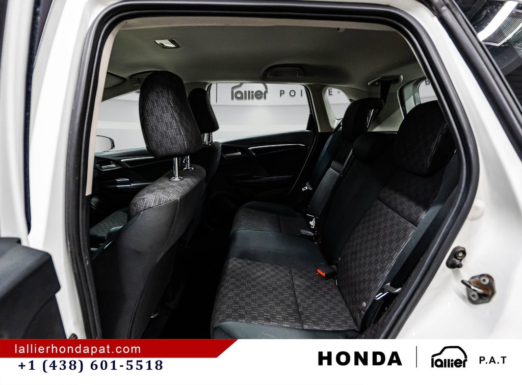 2016 Honda Fit LX in Montreal, Quebec - 13 - w1024h768px