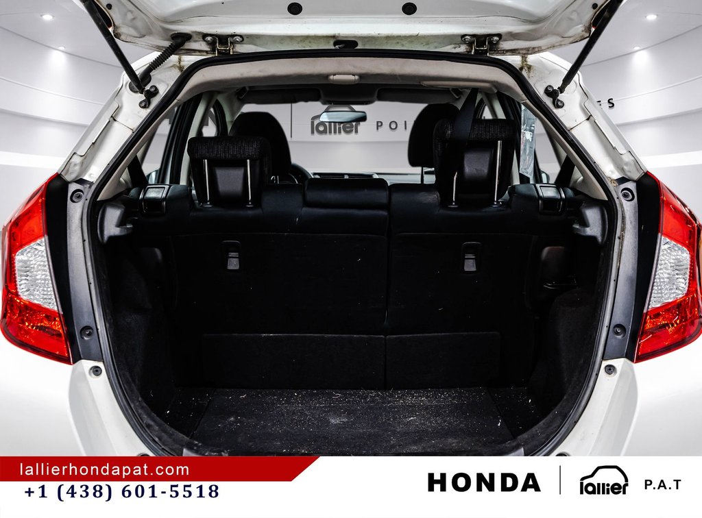 2016 Honda Fit LX in Montreal, Quebec - 15 - w1024h768px