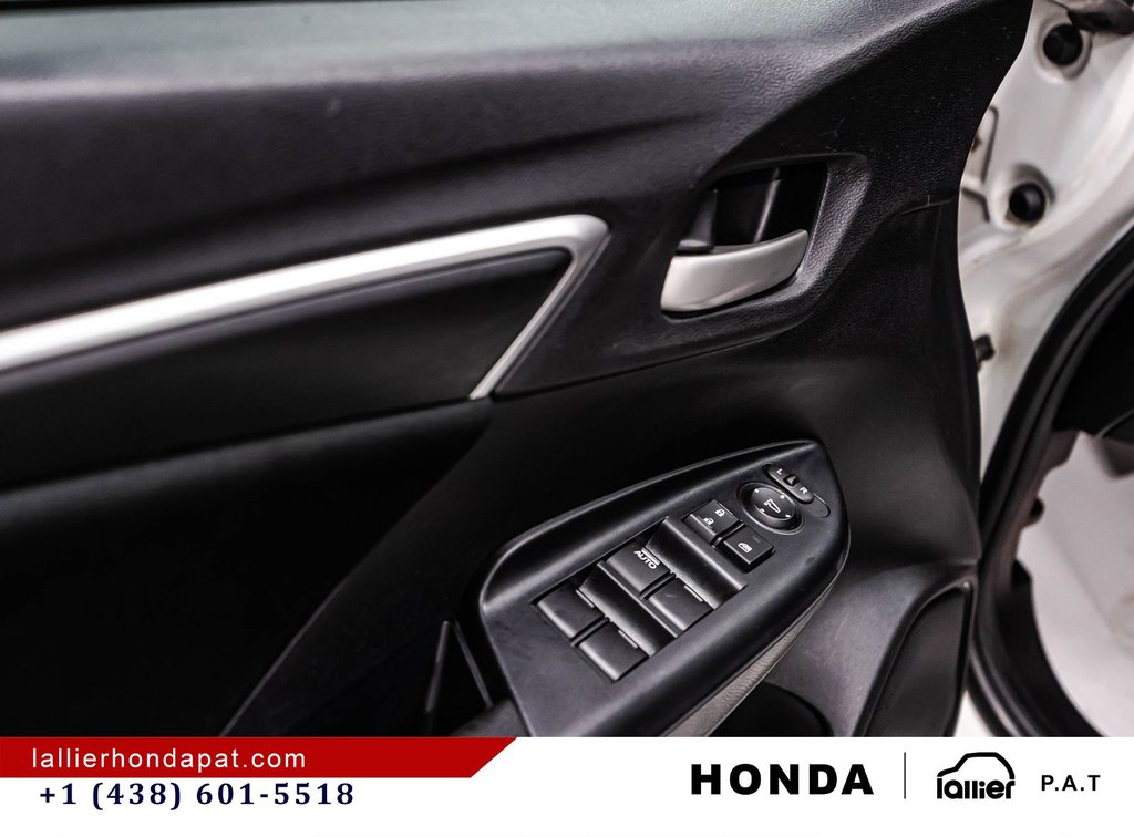 2016 Honda Fit LX in Montreal, Quebec - 11 - w1024h768px