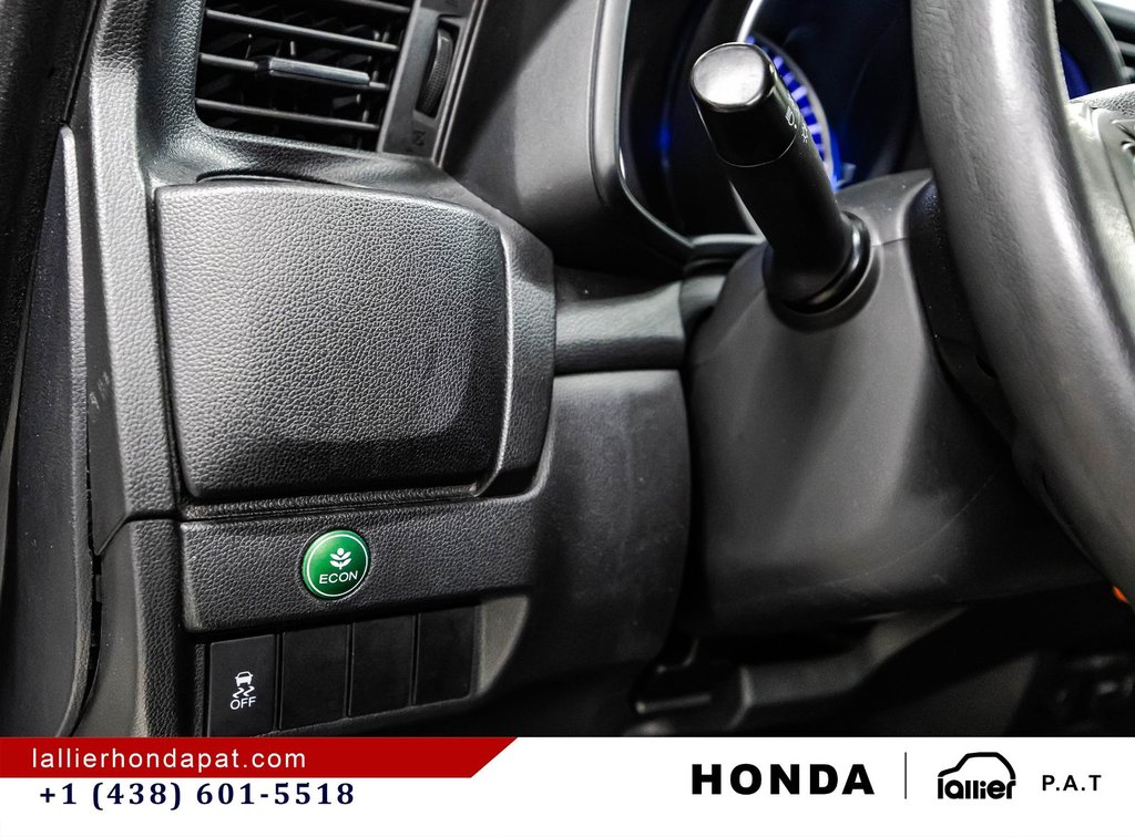 2016 Honda Fit LX in Montreal, Quebec - 20 - w1024h768px