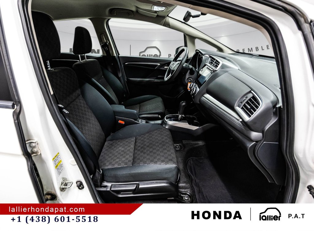 2016 Honda Fit LX in Montreal, Quebec - 17 - w1024h768px