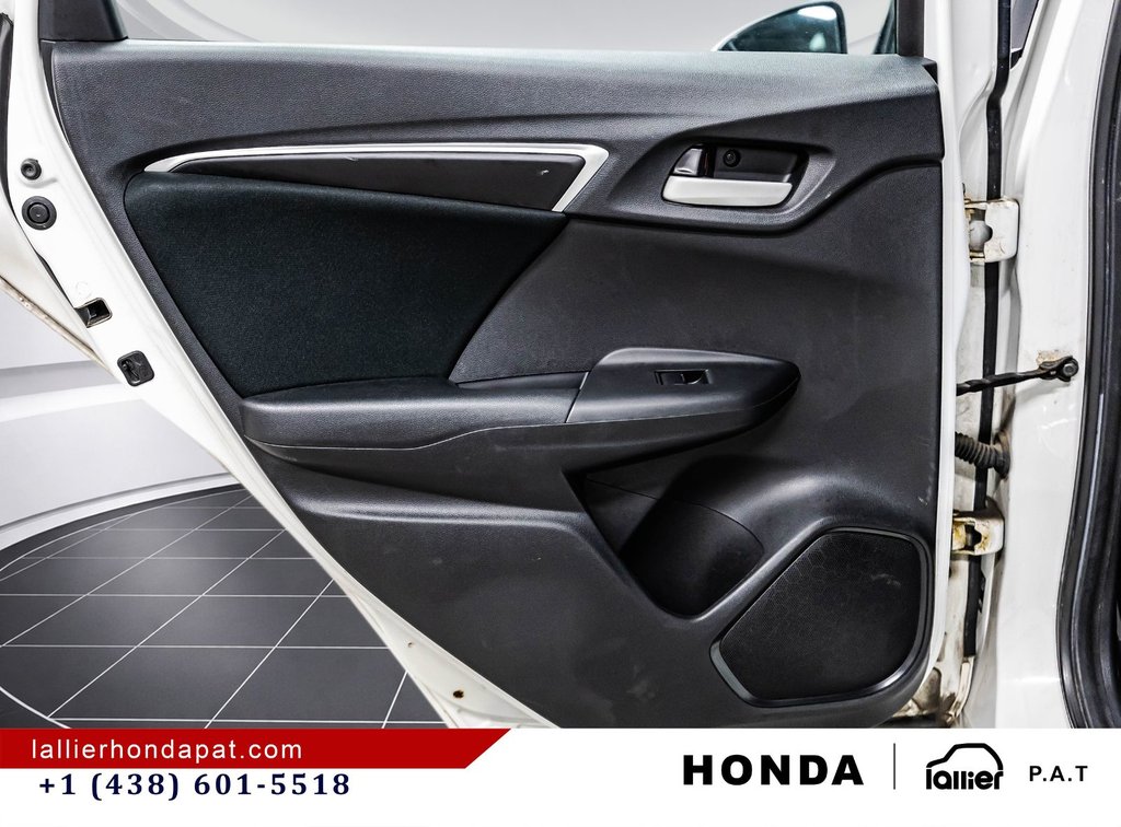 2016 Honda Fit LX in Montreal, Quebec - 12 - w1024h768px