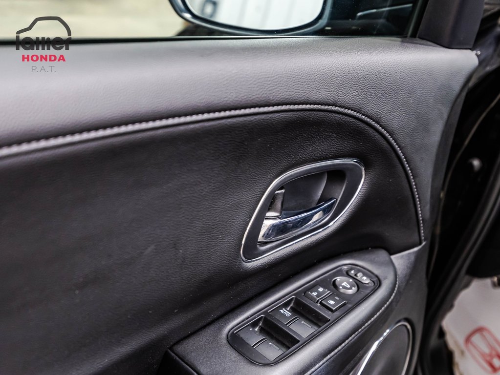 2020 Honda HR-V Touring in Montreal, Quebec - 12 - w1024h768px