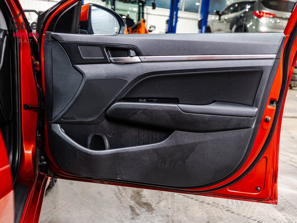 2019 Hyundai Elantra Preferred JAMAIS ACCIDENTÉ in Montreal, Quebec - 17 - w1024h768px