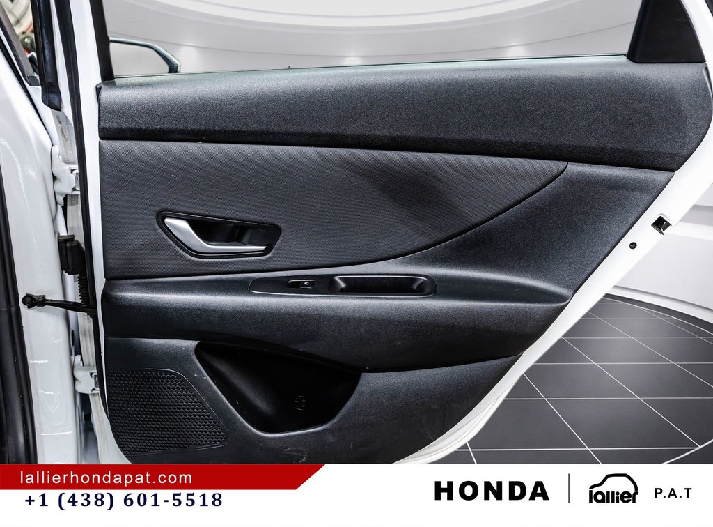 2022 Hyundai Elantra Preferred in Montreal, Quebec - 15 - w1024h768px