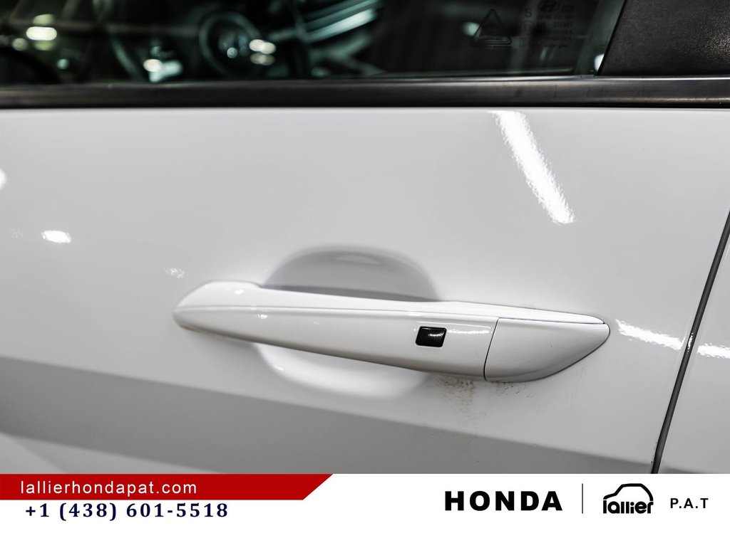 2022 Hyundai Elantra Preferred in Montreal, Quebec - 11 - w1024h768px