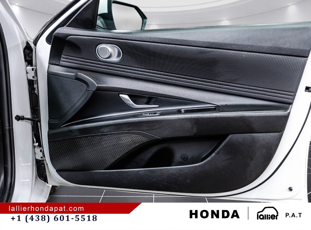 2022 Hyundai Elantra Preferred in Montreal, Quebec - 16 - w1024h768px