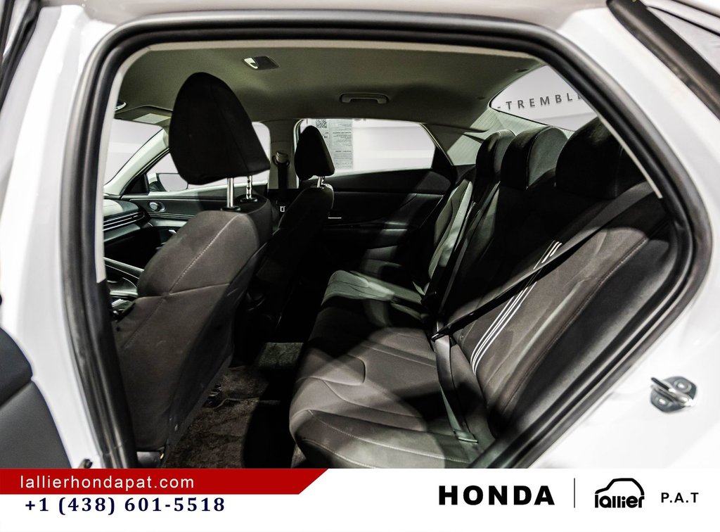 2023 Hyundai Elantra Preferred in Montreal, Quebec - 14 - w1024h768px